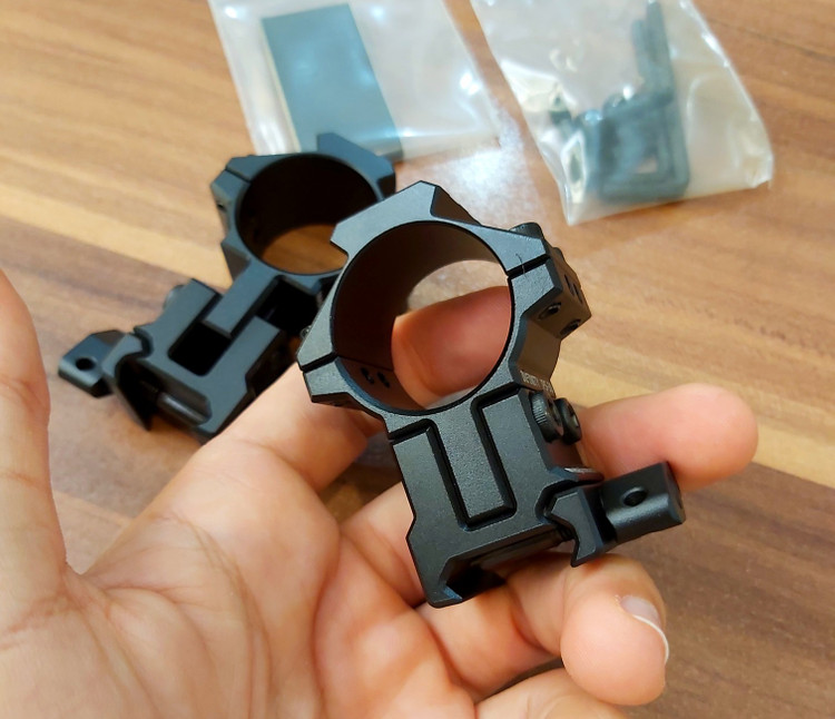 پایه دوربین دارای ریل پیکاتینی