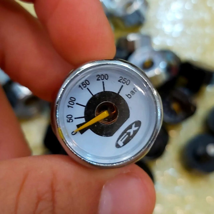 مانومتر صفحه سفید اف ایکس